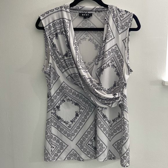 DKNY blouse large. White with black details - Picture 1 of 8